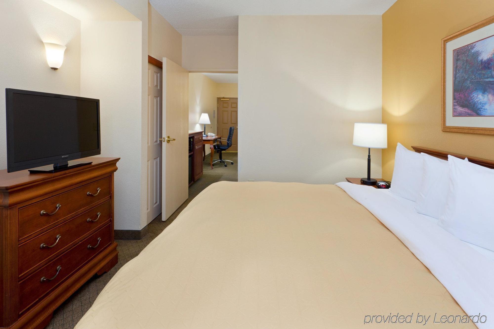 Hampton Inn & Suites By Hilton- Newark Airport Elizabeth Room photo